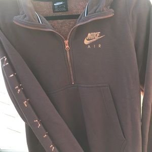 Medium Nike Air half zip.